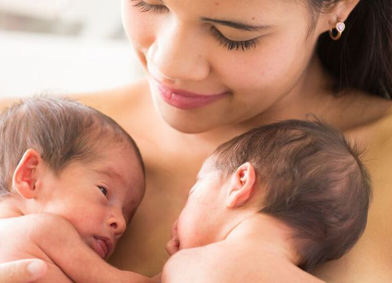 Winny dona pañales para los bebés prematuros de Colombia
